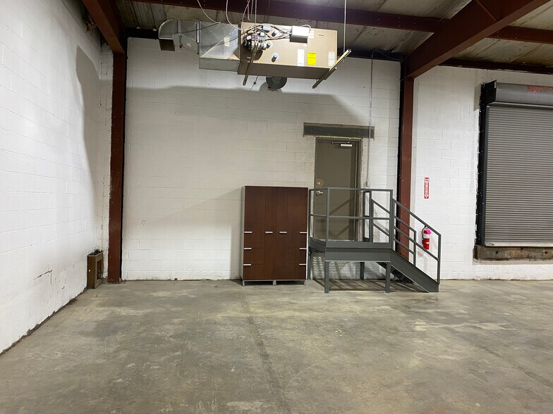 More Photos Of 205 Brick Kiln Rd, Winchester Warehouse For Sale