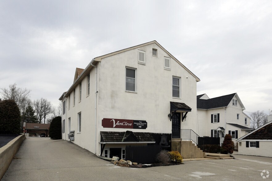 More Photos Of 68 E Lancaster Ave, Paoli Storefront Retail Office For Lease