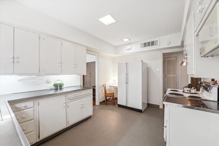 More Photos Of 2039 South Blvd, Houston Apartments For Sale