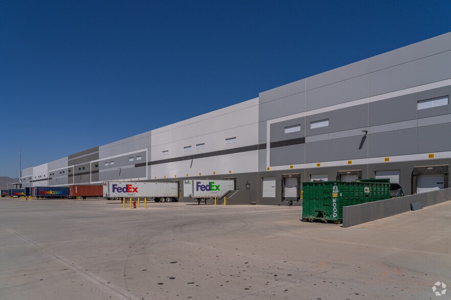 More Photos Of 5101 N Cotton Ln, Litchfield Park Warehouse For Lease