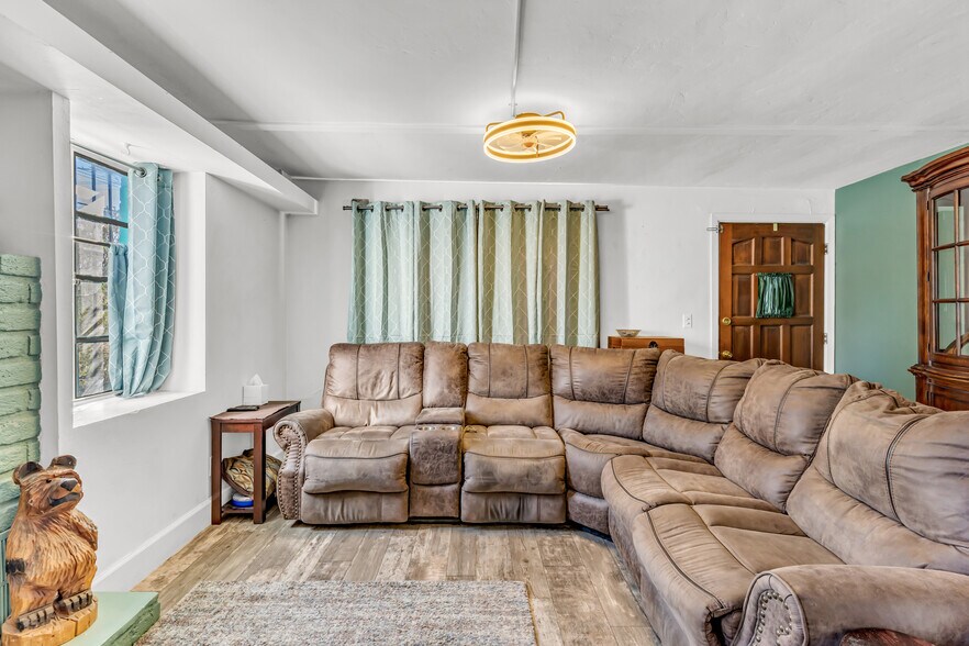 More Photos Of 2901 N Alvernon Way, Tucson Office For Sale