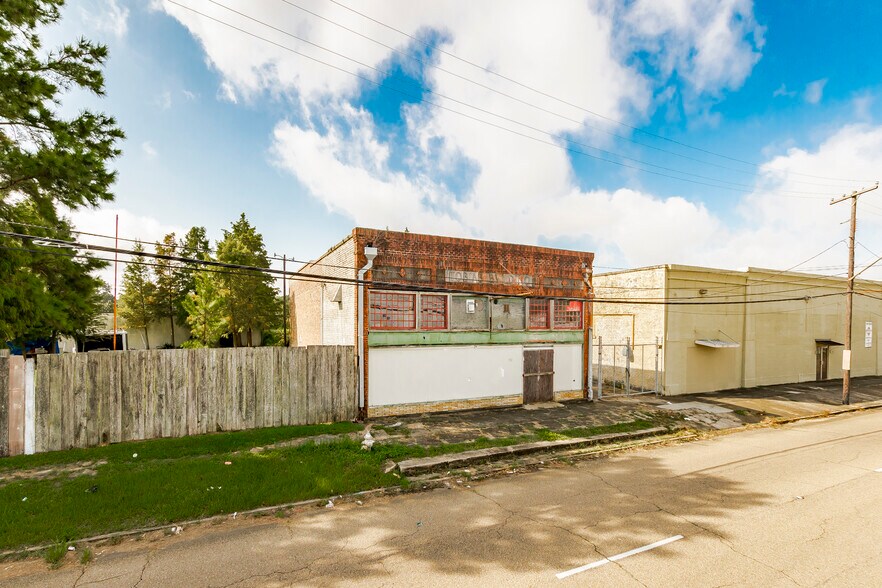 More Photos Of 1952 North St, Baton Rouge Storefront For Lease