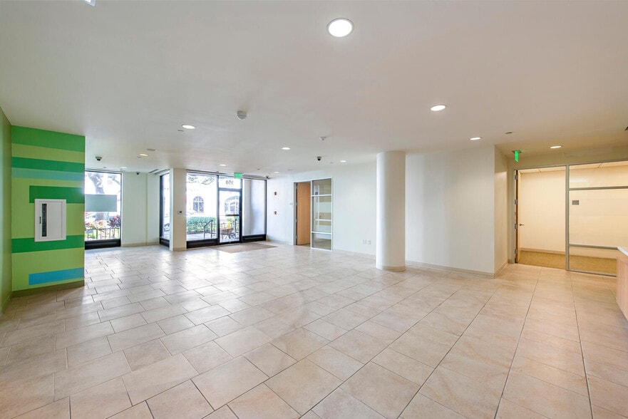 More Photos Of 350 5th Ave S, Naples Storefront Retail Office For Lease