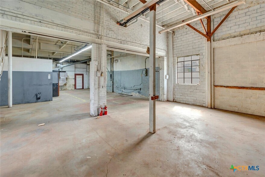 More Photos Of 119 E Main St, Cuero General Retail For Sale