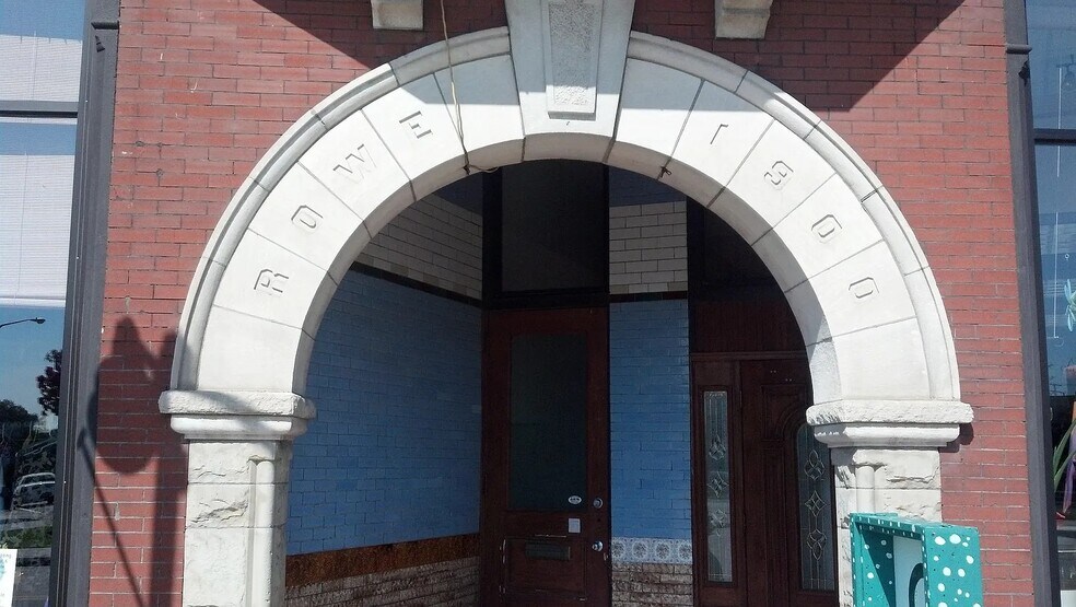 More Photos Of 700 S Main St, Elkhart Storefront Retail Residential For Lease