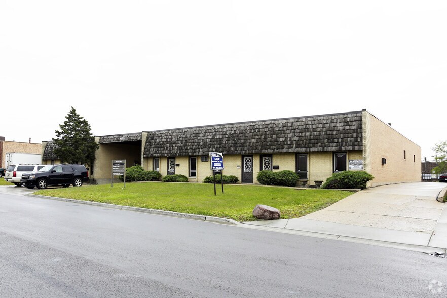More Photos Of 1025 Lunt Ave, Schaumburg Warehouse For Lease