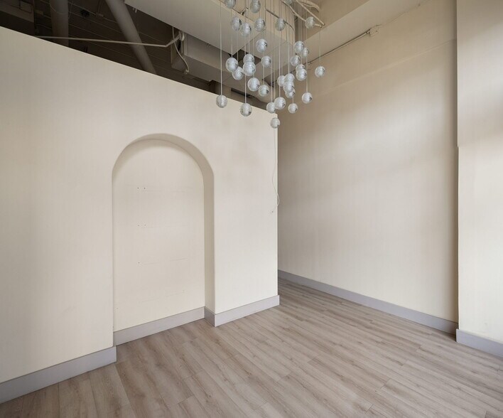 More Photos Of 9435-9439 Santa Monica Blvd, Beverly Hills Storefront Retail Office For Lease