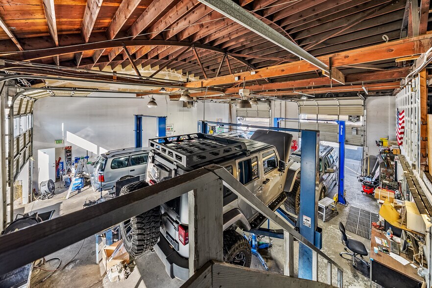 More Photos Of 3811 Crater Lake Hwy, Medford Warehouse For Sale