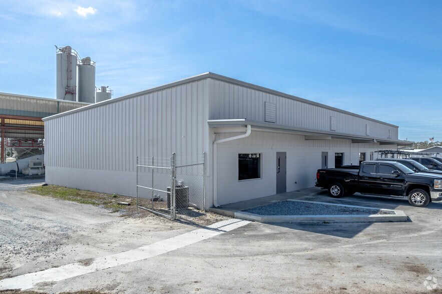 More Photos Of 2907 Brooks St, Lakeland Light Distribution For Lease