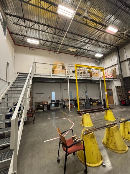 More Photos Of 10672 46th St SE, Calgary Light Distribution For Sale