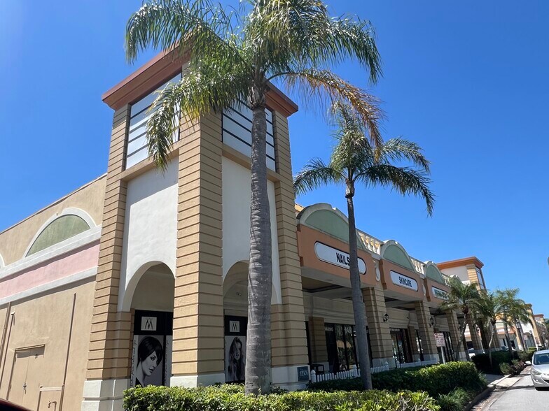 More Photos Of 13505 Icot Blvd, Clearwater Unknown For Lease