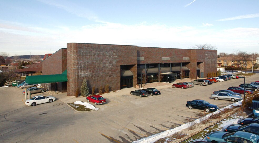 More Photos Of 10401 W Lincoln Ave, Milwaukee Office For Sale