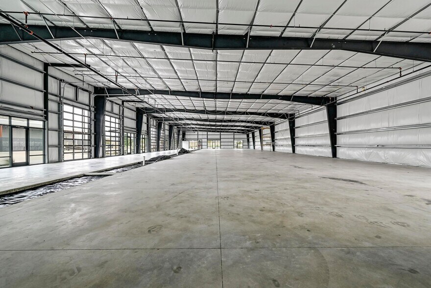 More Photos Of 300 Co Rd 199, Hutto Flex For Lease
