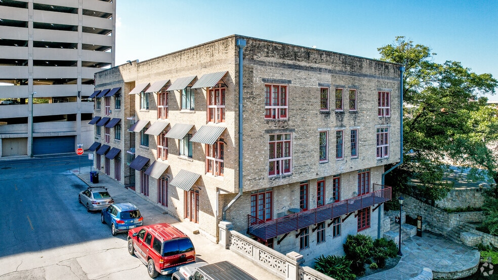 More Photos Of 454 Soledad St, San Antonio Office For Lease