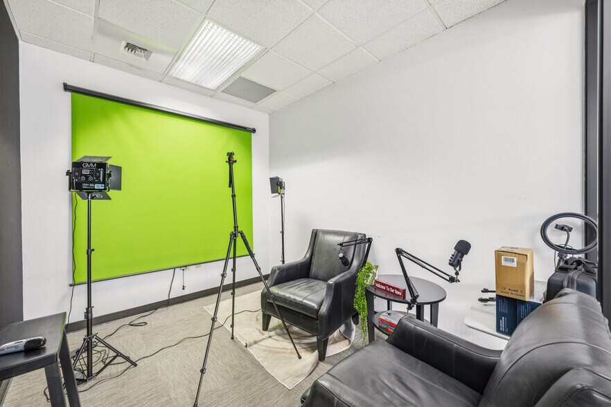 More Photos Of 12820-12840 Saratoga-Sunnyvale Rd, Saratoga Office For Lease