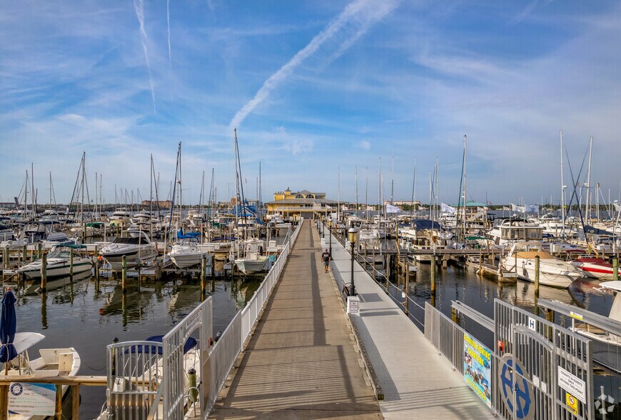 More Photos Of 1001 Riverside Dr, Palmetto Office For Lease
