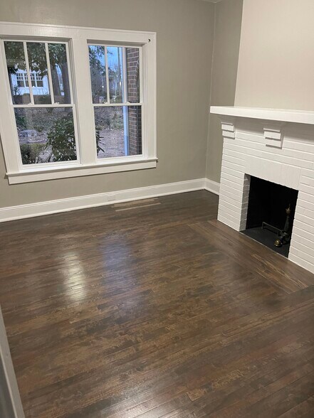 More Photos Of 490 S Perry St, Lawrenceville Office Residential For Lease