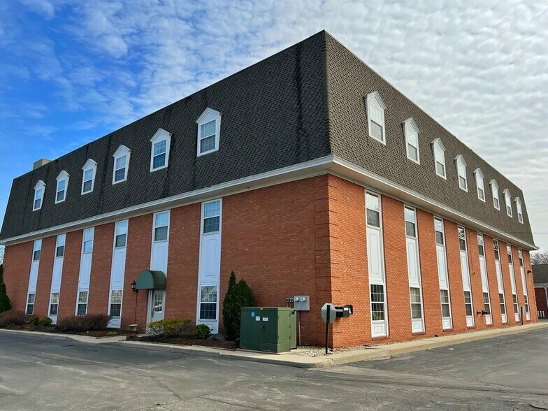 More Photos Of 3131 Executive Pky, Toledo Office For Sale