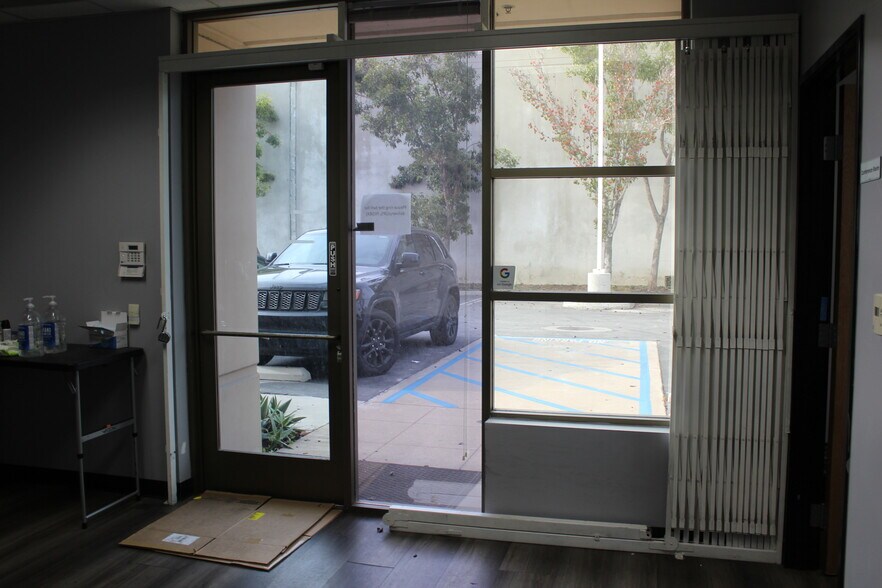 More Photos Of 7133 Telegraph Rd, Montebello Warehouse For Lease