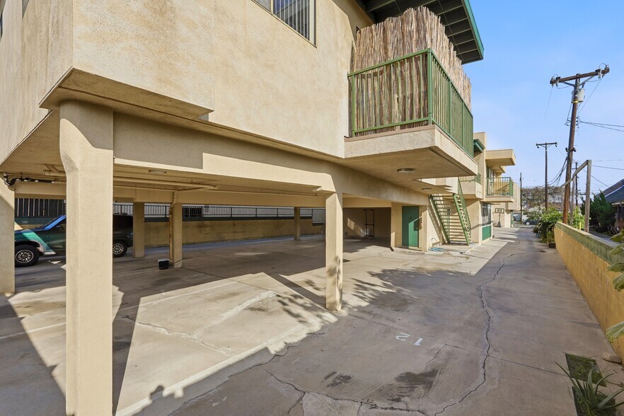More Photos Of 16105 S Denker Ave, Gardena Multifamily For Sale