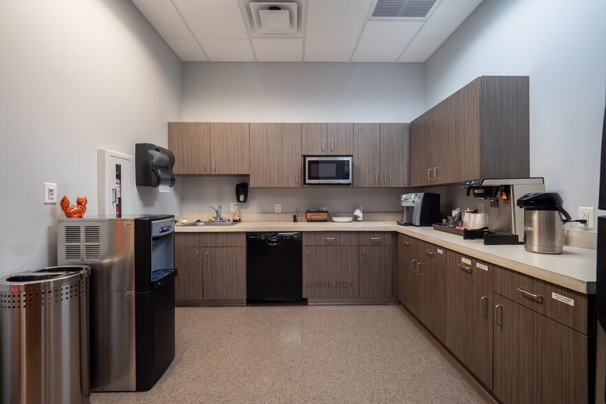 More Photos Of 6750 Crosby Ct, Dublin Flex For Sale