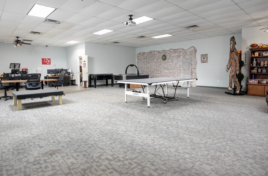More Photos Of 414 US Highway 79 N, Henderson Industrial For Sale