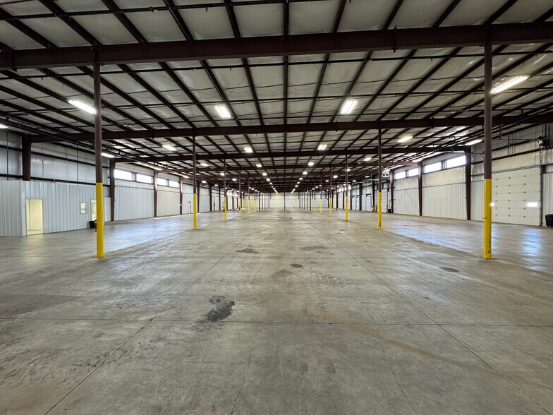 More Photos Of 2830 Atlas Ave, Oshkosh Warehouse For Lease