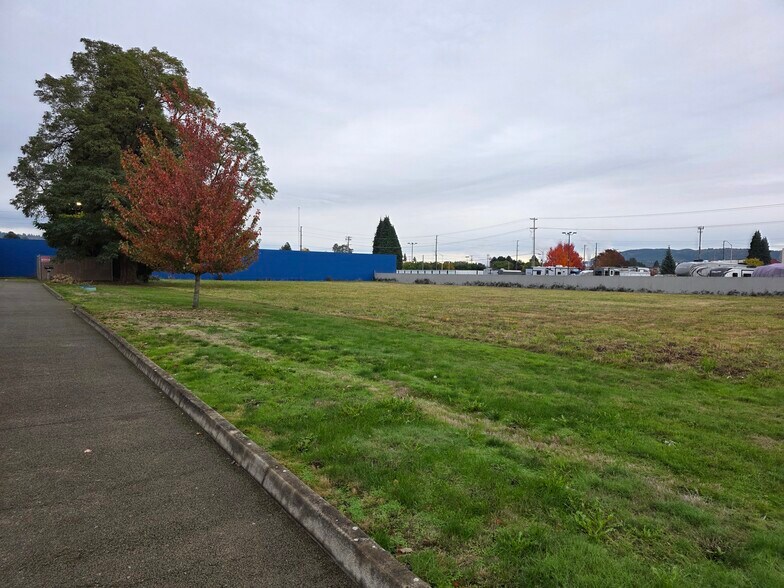 More Photos Of 624 9th Ave, Longview Land For Lease