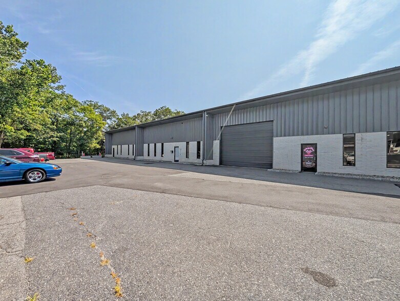 More Photos Of 237 River Rd, Uxbridge Warehouse For Lease