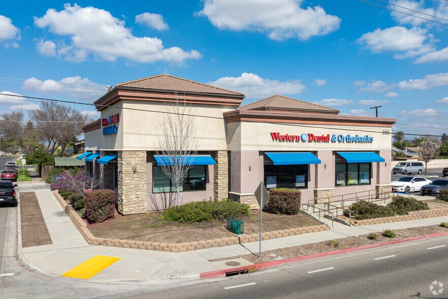More Photos Of 285 W El Monte Way, Dinuba Medical For Sale
