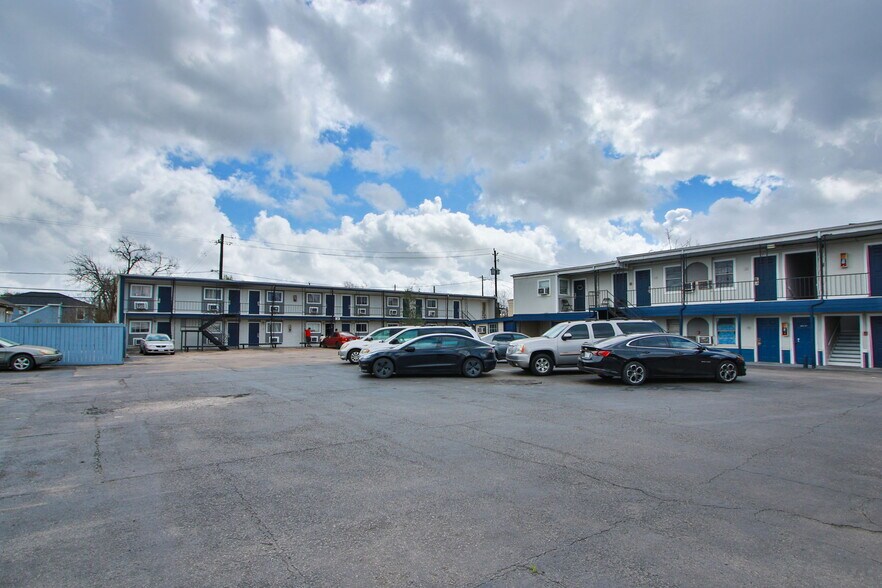 More Photos Of 2524 Gregg St, Houston Apartments For Sale