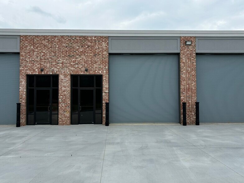 More Photos Of 230 Casey's Ln, Flowood Light Distribution For Lease