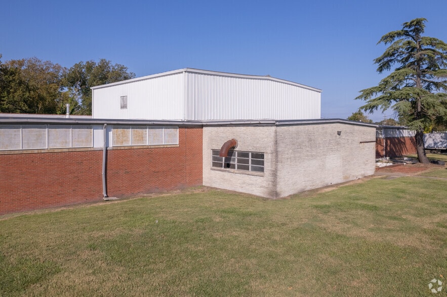 More Photos Of 900 Broad St, Portsmouth Warehouse For Lease