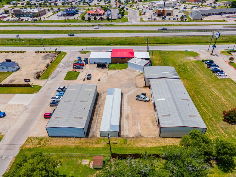 More Photos Of 2000 Front St, Kaufman Warehouse For Lease