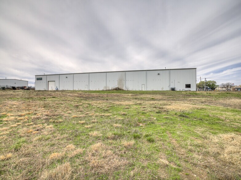 More Photos Of 4900 S Rockwell St, Oklahoma City Warehouse For Lease