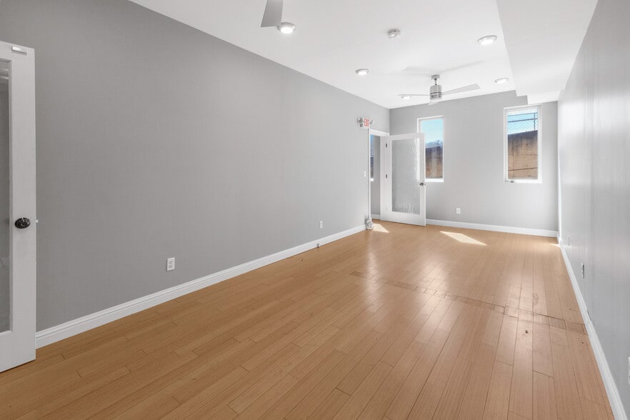 More Photos Of 311 17th St, Ashland Loft Creative Space For Sale