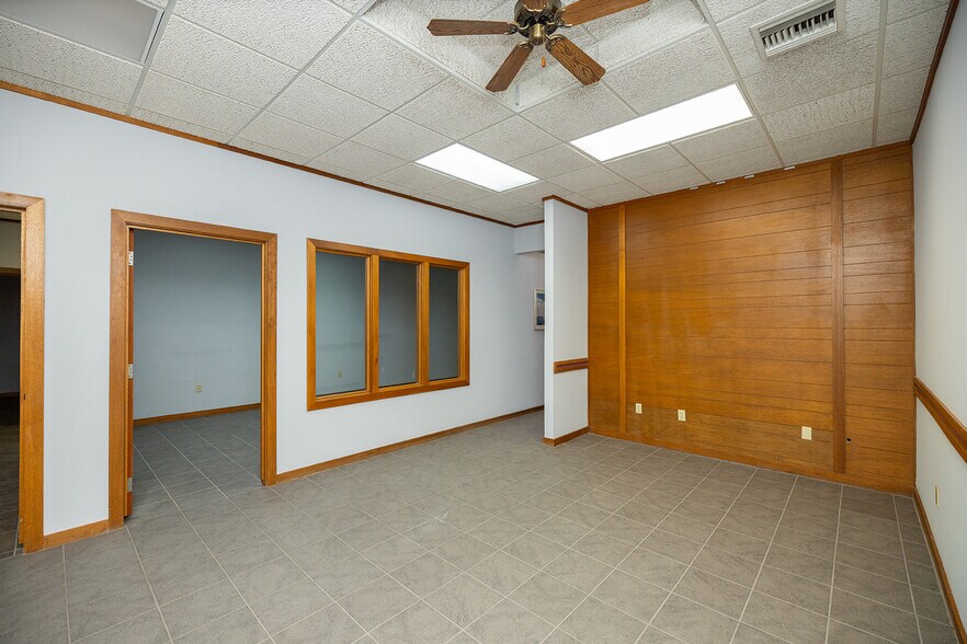 More Photos Of 1020 N Main St, Wichita Medical For Sale