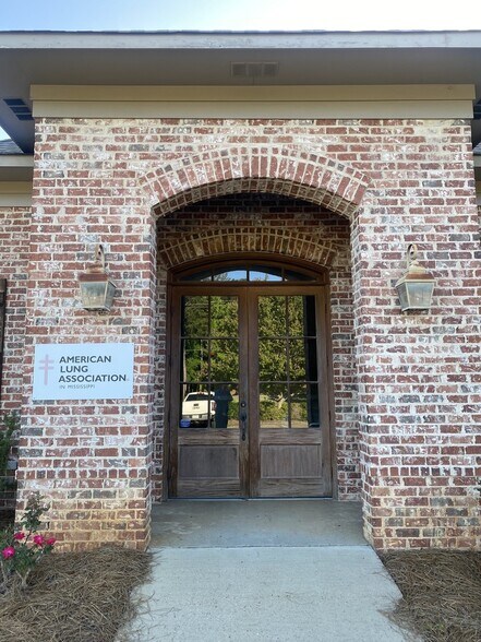 More Photos Of 438 Katherine Dr, Flowood Office For Sale