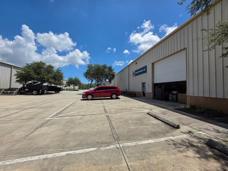 More Photos Of 2012 58th Ave Cir E, Bradenton Warehouse For Lease