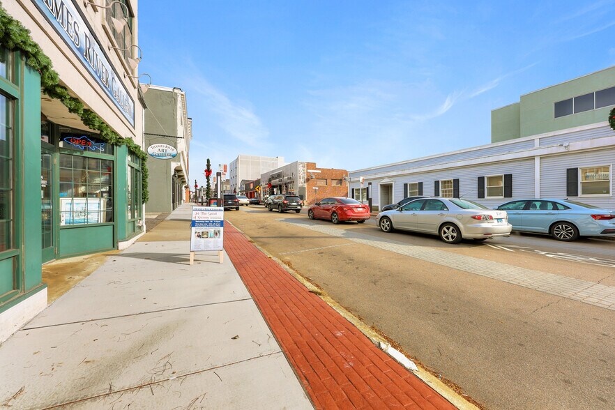 More Photos Of , New London Office For Sale