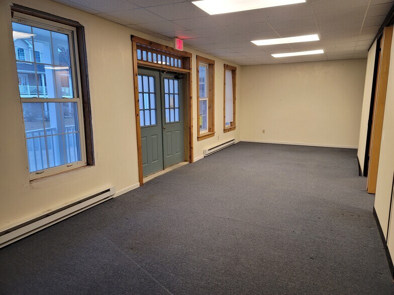 More Photos Of 191 City Depot Rd, Charlton Office For Lease