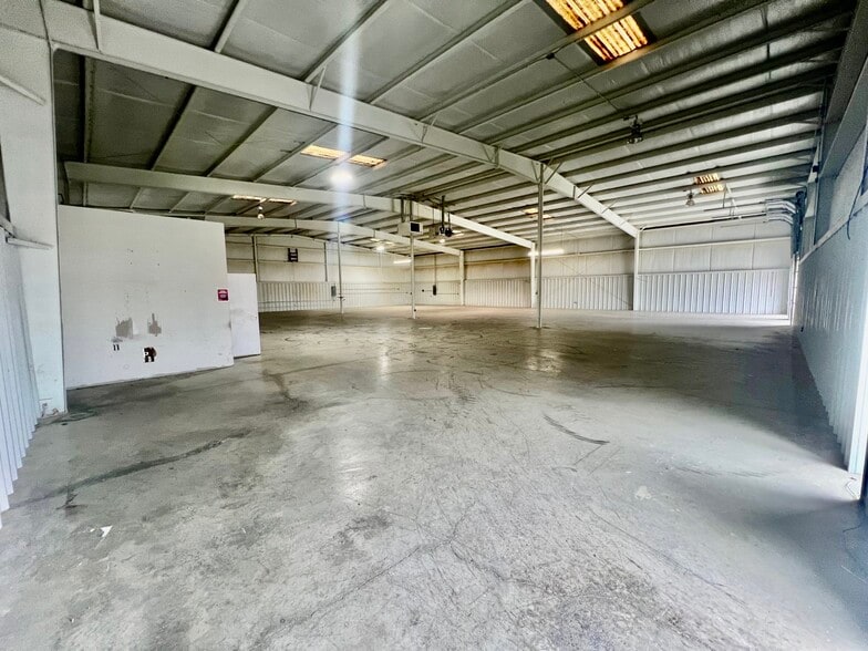 More Photos Of 3123 Cedar Park, Greensboro Warehouse For Lease