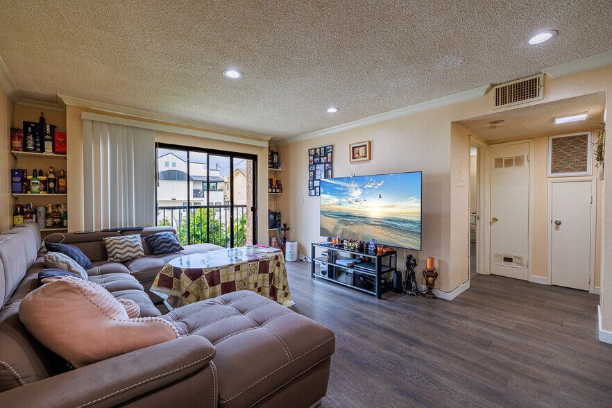 More Photos Of 904 E Lomita Ave, Glendale Apartments For Sale