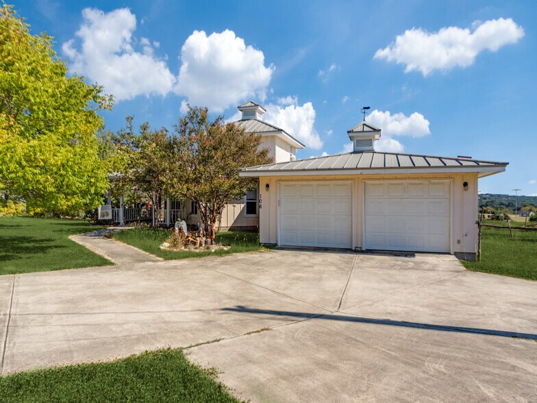 More Photos Of 106 Austin Dr S, Boerne Office Residential For Lease