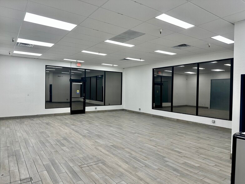 More Photos Of 7105 E 22nd St, Tucson Freestanding For Lease