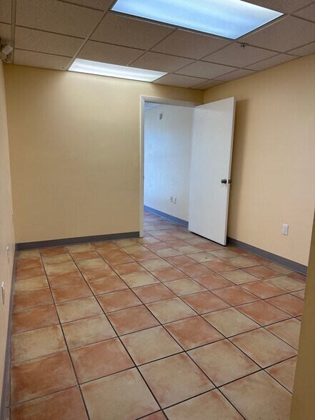 More Photos Of 7121 SW 43rd St, Miami Warehouse For Lease