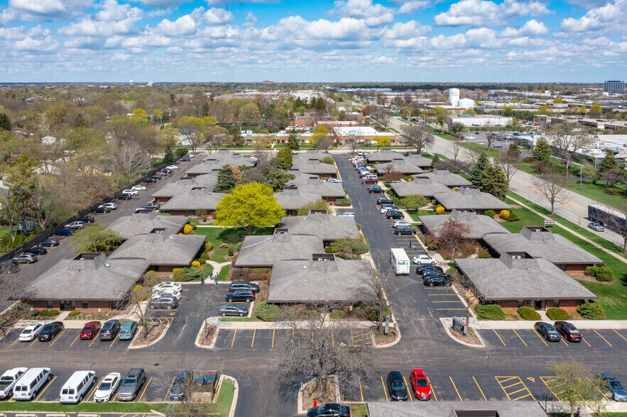 More Photos Of 1803 Hicks Rd, Rolling Meadows Unknown For Lease