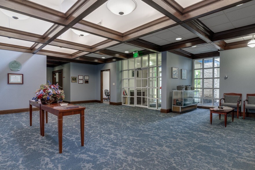 More Photos Of 3825 Columbus Rd, Granville Business Park For Lease