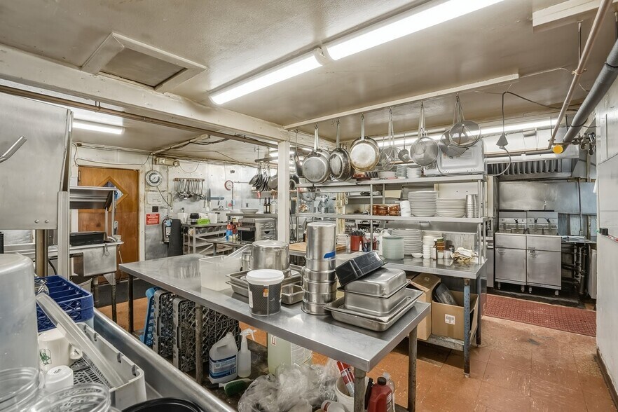 More Photos Of 650 N Main St, Sheffield Restaurant For Sale