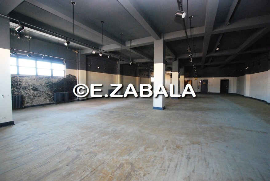 More Photos Of 166-36 Jamaica Ave, Jamaica General Retail For Lease